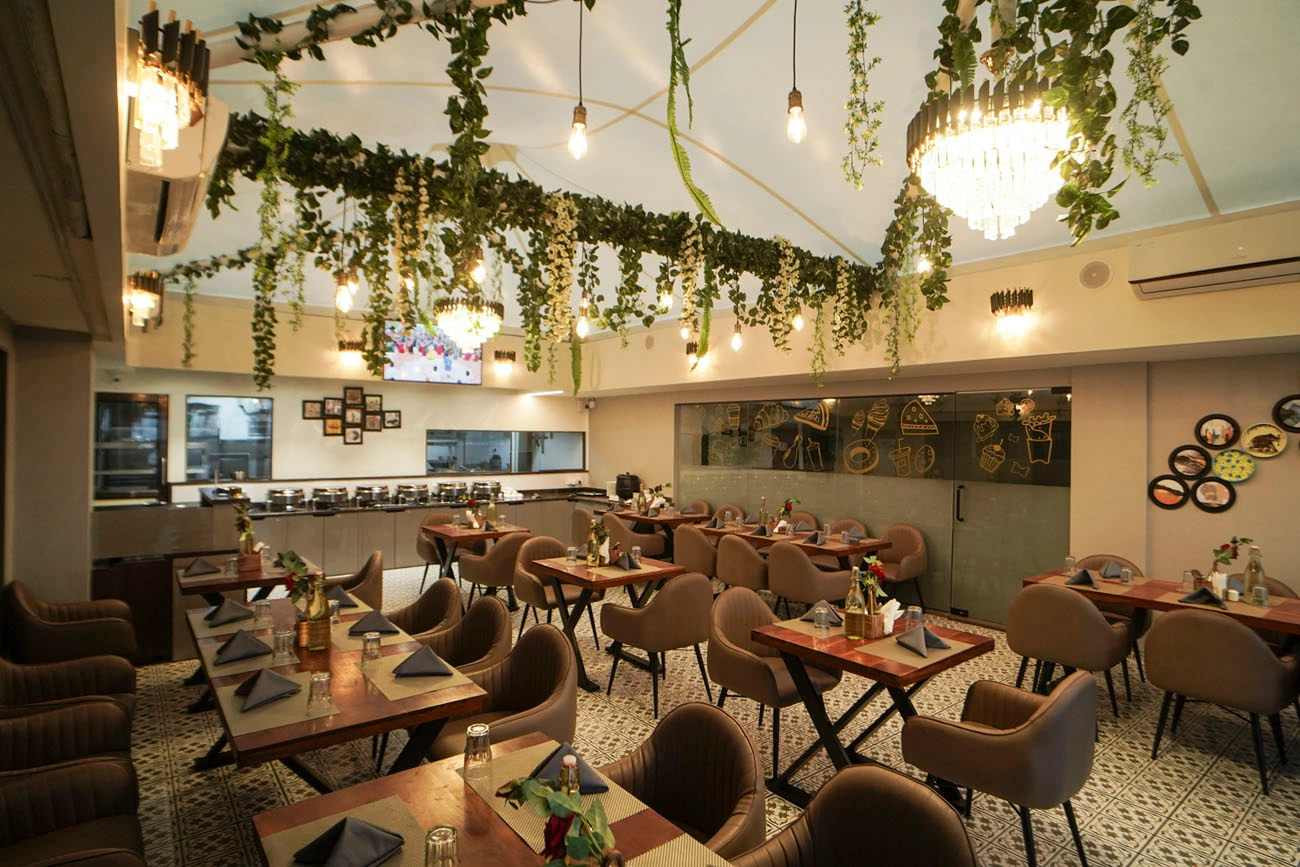 A premium hotel in Lucknow with Springz All Seasons—a top choice among the best family restaurants in Gomti Nagar, Lucknow—known for its delicious cuisine.